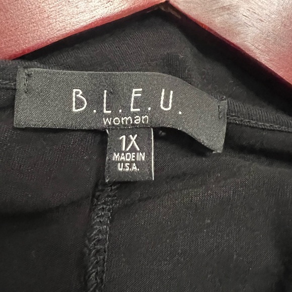 B.L.E.U. black top - Picture 3 of 3